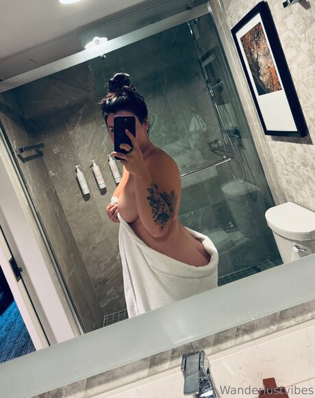 Wanderlustvibes actrice sexy images