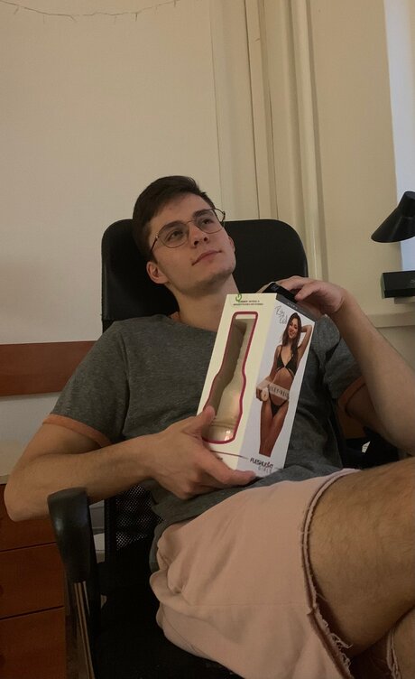 visage blond uniquementfans assez nue img