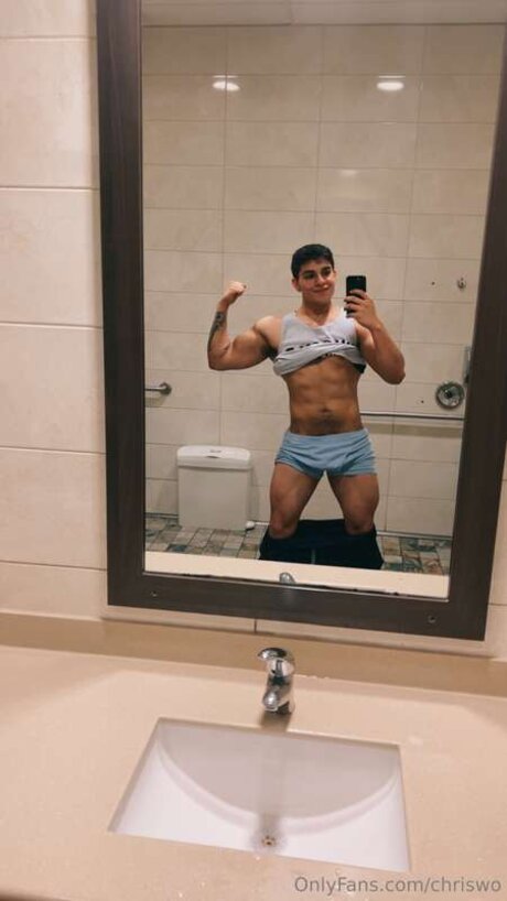 Chriswo modèle porno des photos