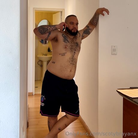 Scotybrayanx étoile érotique photos