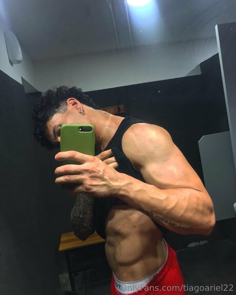Tiagoariel22 modèles nus galeries