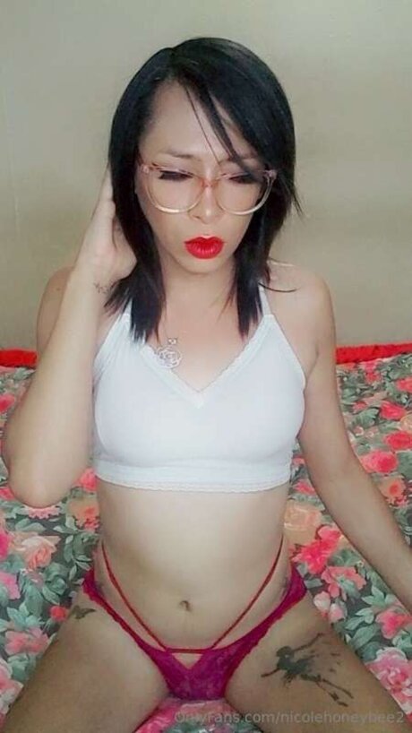 Nicolehoneybee2 actrice érotique photo