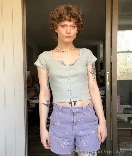 Tgirllilyfree haut modèle galerie