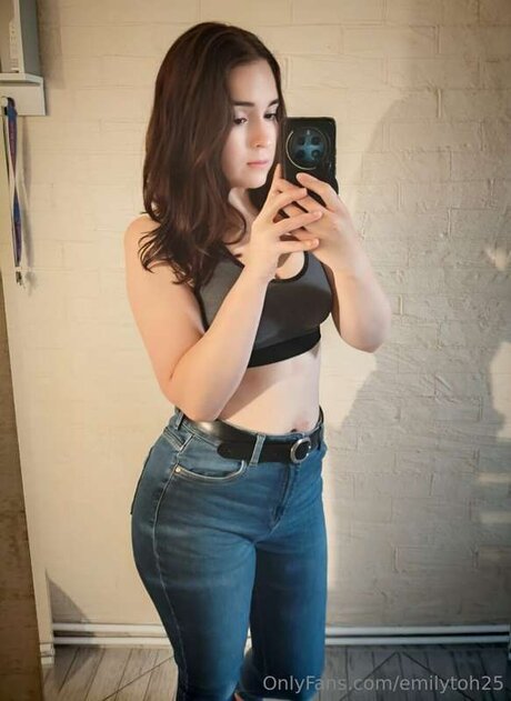 Emilytoh25 actrice xxx galerie