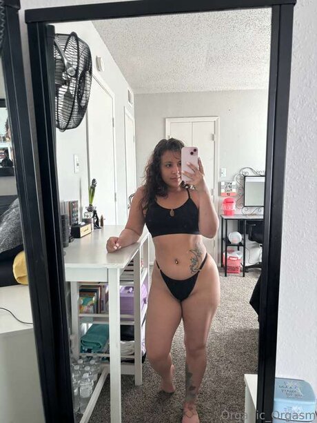 Organic Orgasm modèle pornographique image