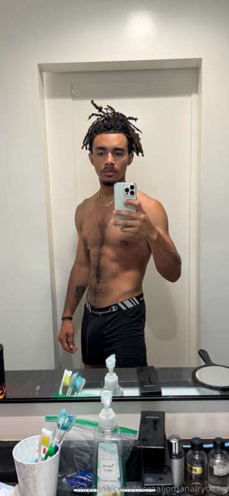 Therealjordanairyoung modèle pornographique photos