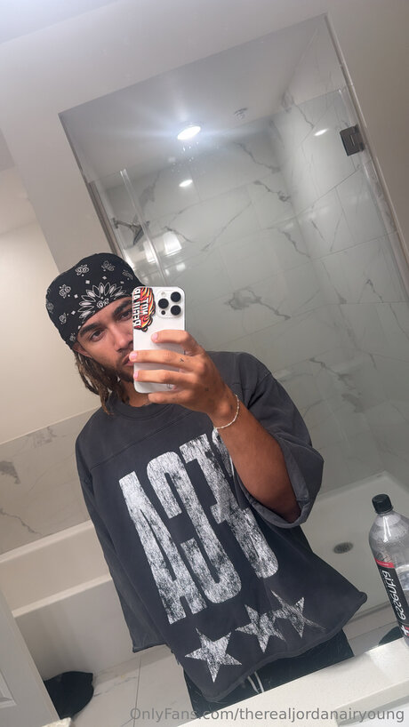 Therealjordanairyoung étoile adulte img