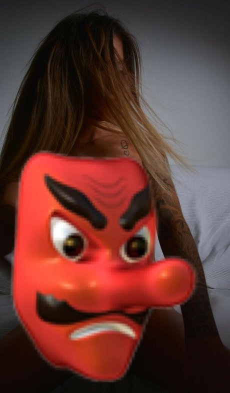 Flora Tabi nus de stars du porno photos