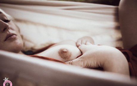 Lovita Fate modèle sexy img