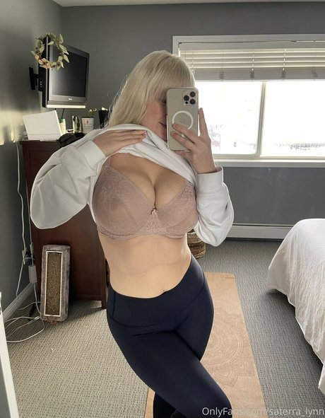 Saterra étoile érotique photos