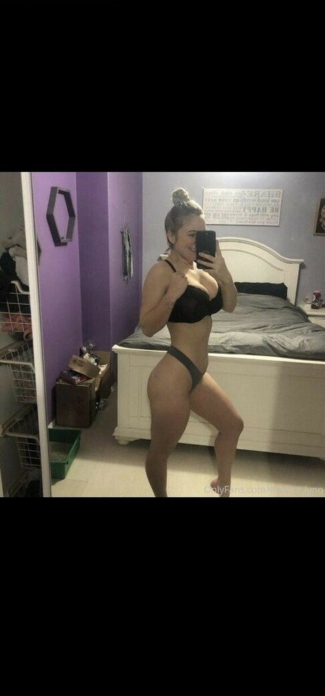 Saterra actrice chaude galeries