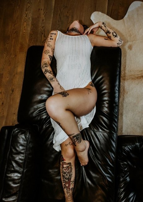 Emilysullivan modèle nu img