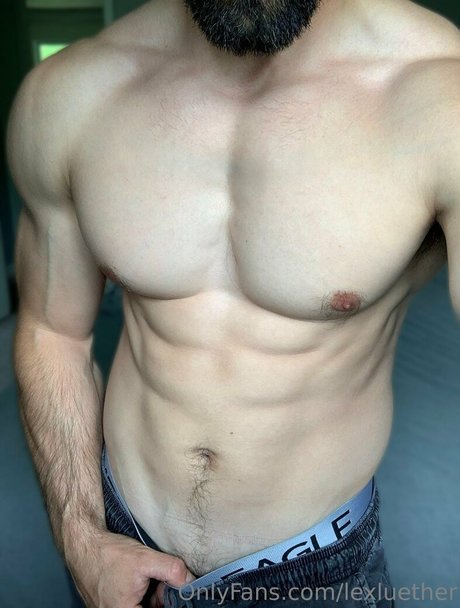 lexluether modèle de haute qualité des photos