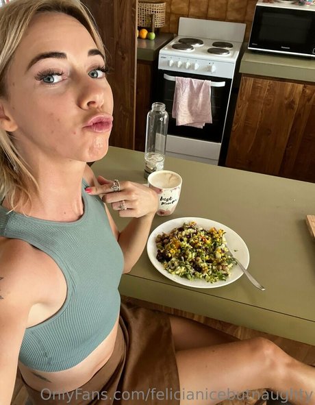 feliciameridiana888 star du porno de haute qualité des photos