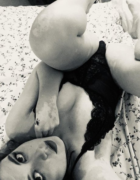 milf courbée onlyfans bien chaud image