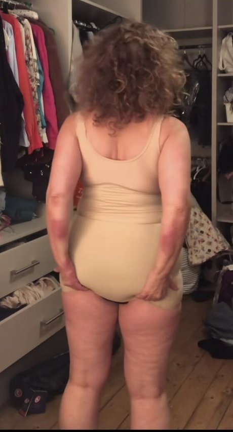 Nadia Sawalha sexe star image