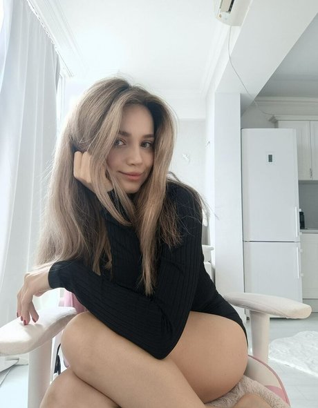 AlinaNaMeli modèle exclusif photos