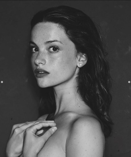 Camille Yolaine star du porno adulte archive