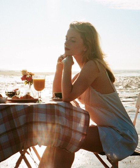 Camille Yolaine star du porno érotique collection