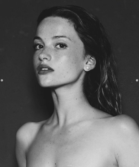 Camille Yolaine art star du porno archive