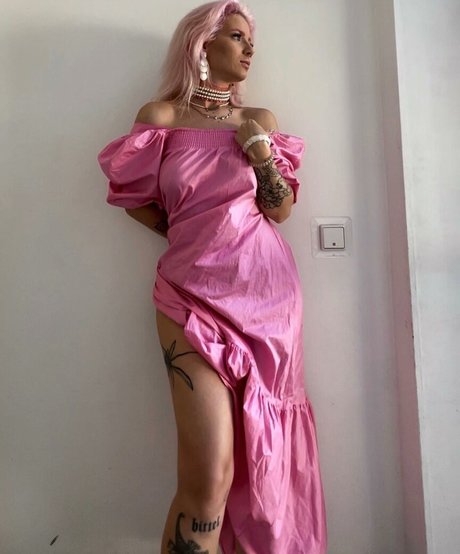 pinkarosalina modèle joli img