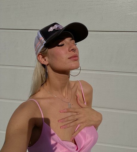 pinkarosalina modèle sympa photos