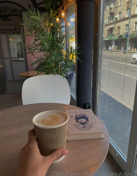 veganutayaa actrice libre archive