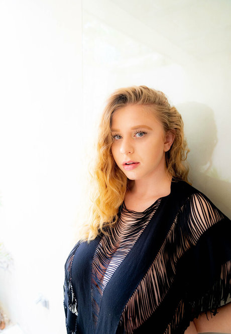 milf aux cheveux noirs onlyfans nu chaud galerie