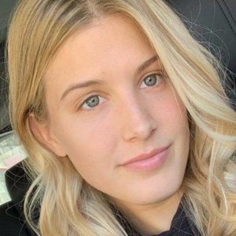 Genie Bouchard modèle sympa collection