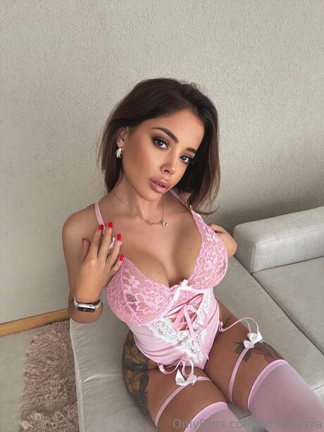 Official Mia mannequin img