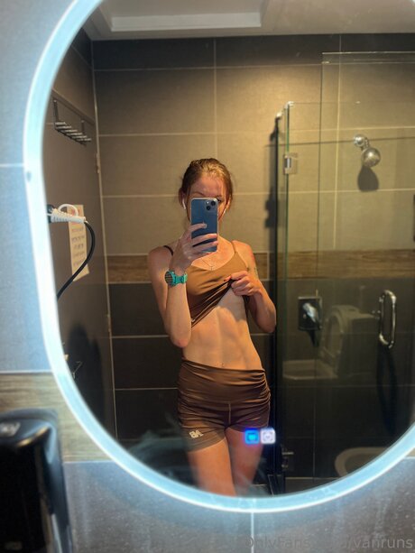 Vanruns actrice artistique galerie