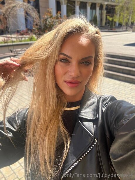Juicydakota44 star du porno exclusive image