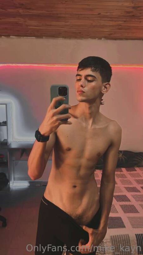 Mike Kayn star du porno gratuite photos