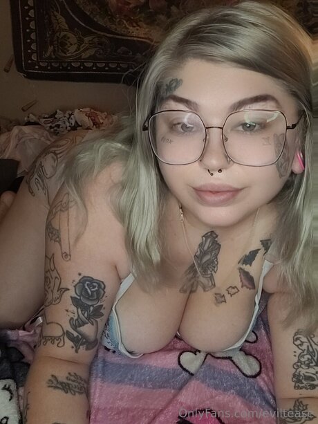 Eviltease actrice parfaite galeries