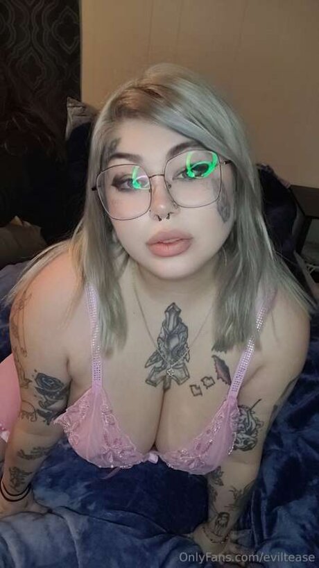 Eviltease joli modèle image