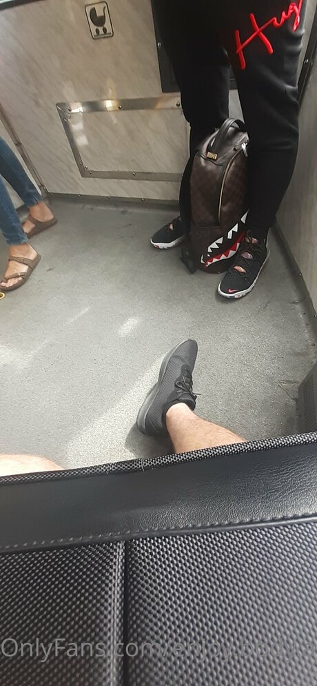 Enjoy Body And Foot haut modèle photo