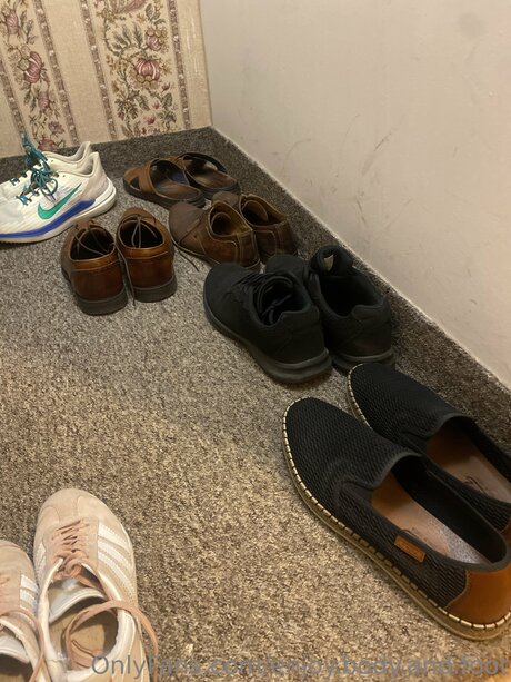 Enjoy Body And Foot étoile érotique images