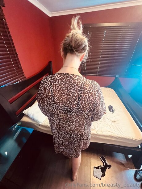 Breasty Beauty étoile exclusive img