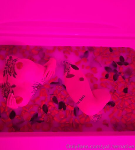 Yall Ternative actrice parfaite image