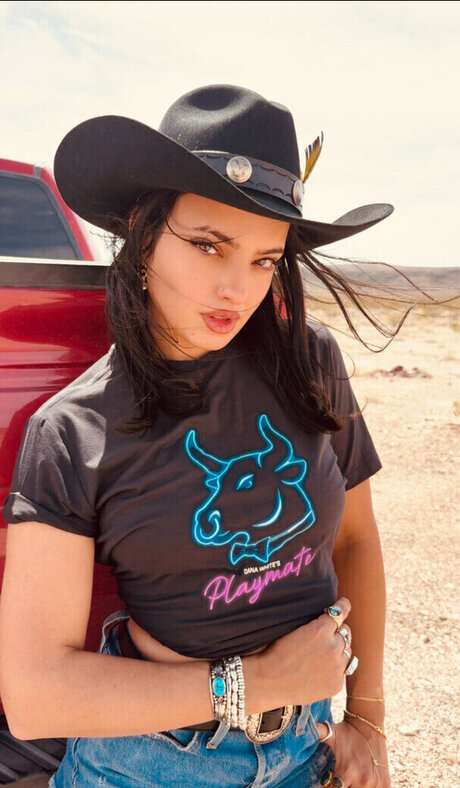 Nina Drama étoile de l'art galerie