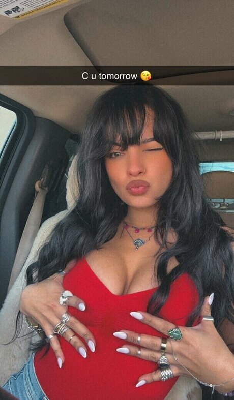 Nina Drama star du porno en haute qualité photos