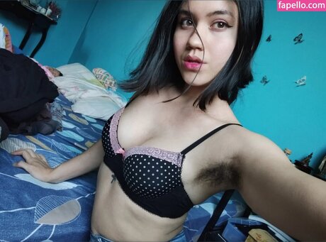 Nadanessah modèle adulte image