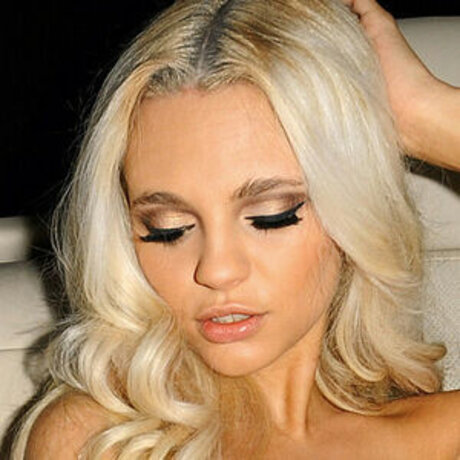 Cindy Wenk modèle magnifique galerie