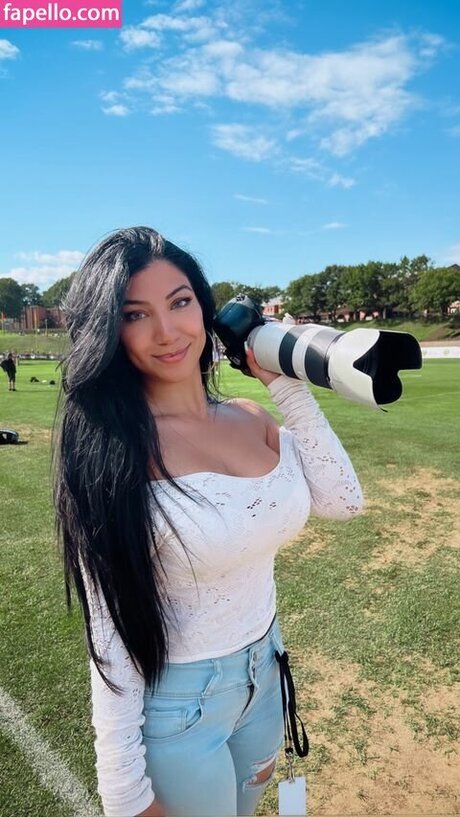 Monica Gatti star du porno belle archive