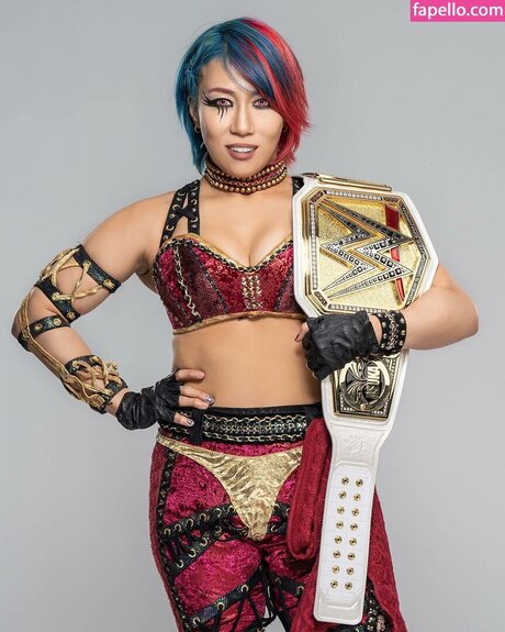 Asuka WWE modèle érotique photo