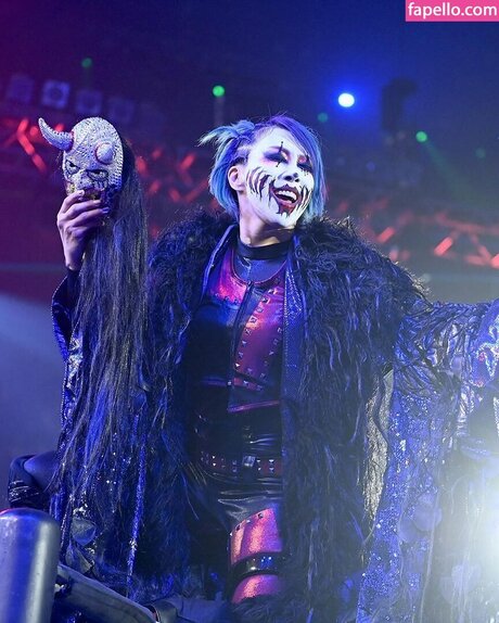 Asuka WWE jolie actrice archive