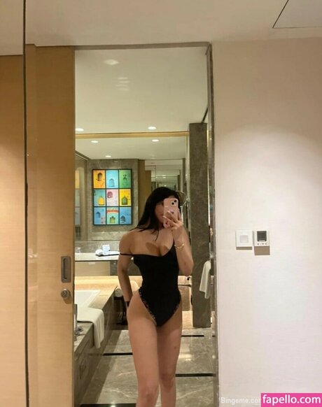 Sassy Poonam actrice de grande qualité des photos