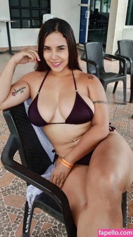 Tatiana big ass boobs modèle de haute qualité photos