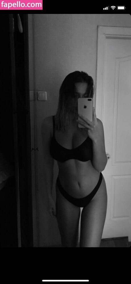 Alice Mamonova modèle magnifique galerie