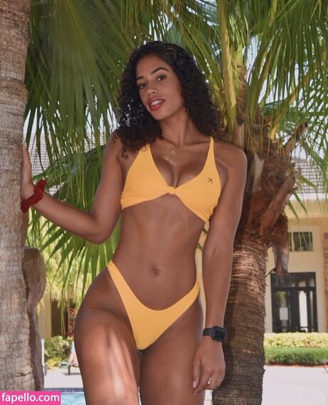 Savannah Pesante haut modèle photos